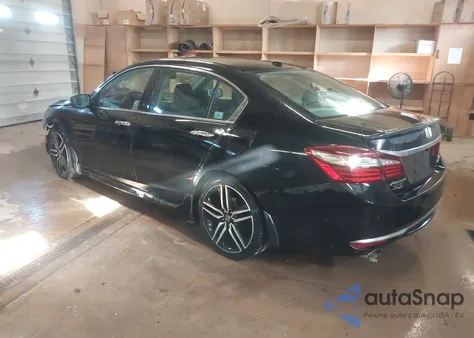 2016 Honda Accord Touring z USA, uszkodzony, nr VIN 1HGCR3F95GA032197